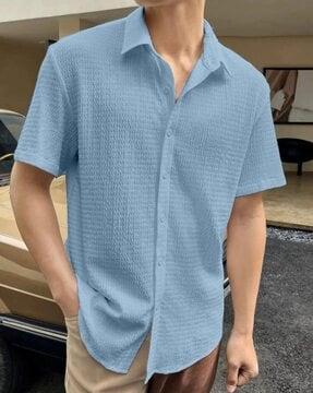 men loose fit shirt with button closure