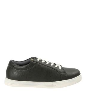 men low-top lace-up sneakers