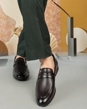 men low-top penny loafers
