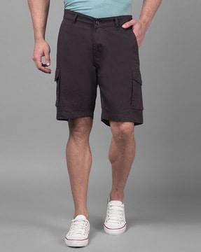 men mid-rise slim fit shorts