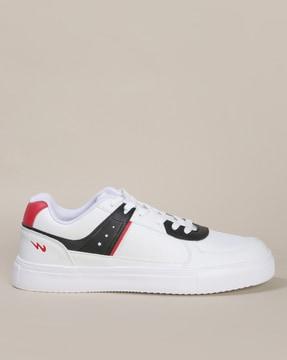 men og-02a low-top lace-up sneakers