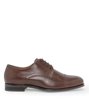 men ormal shoes with lace fastening