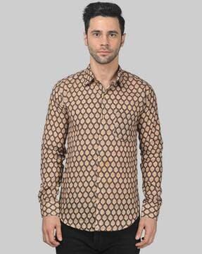 men printed slim fit shirt with patch pocket