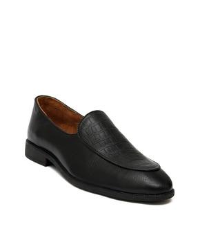 men regular fit formal shoes with round neck