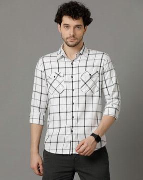 men regular fit shirt with spread collar & curved hemline