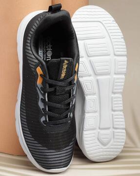 men running sports shoes with lace fastening
