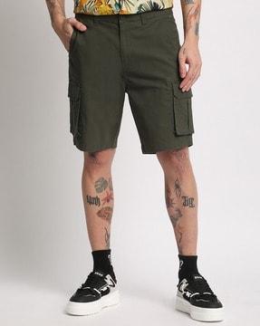 men slim fit cargo shorts with insert pockets