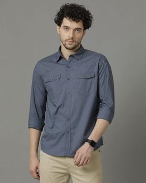 men slim fit shirt with spread collar & curved hemline
