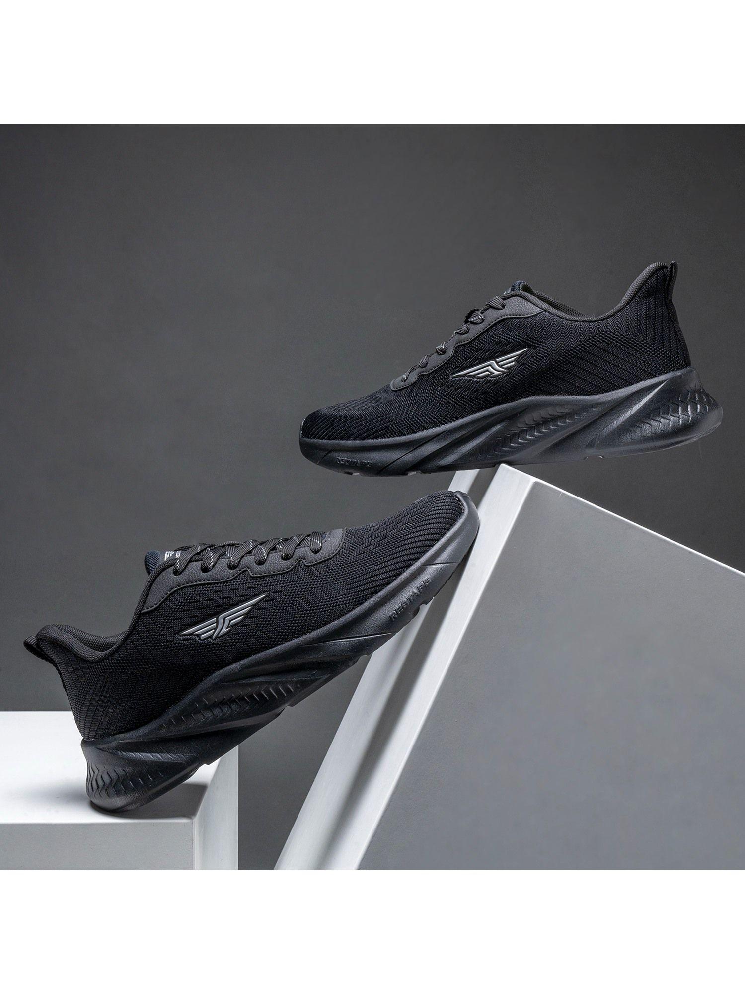 men solid black running shoes