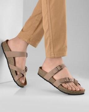 men toe-ring sandals with buckle closure