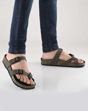 men toe-ring sandals with buckle closure