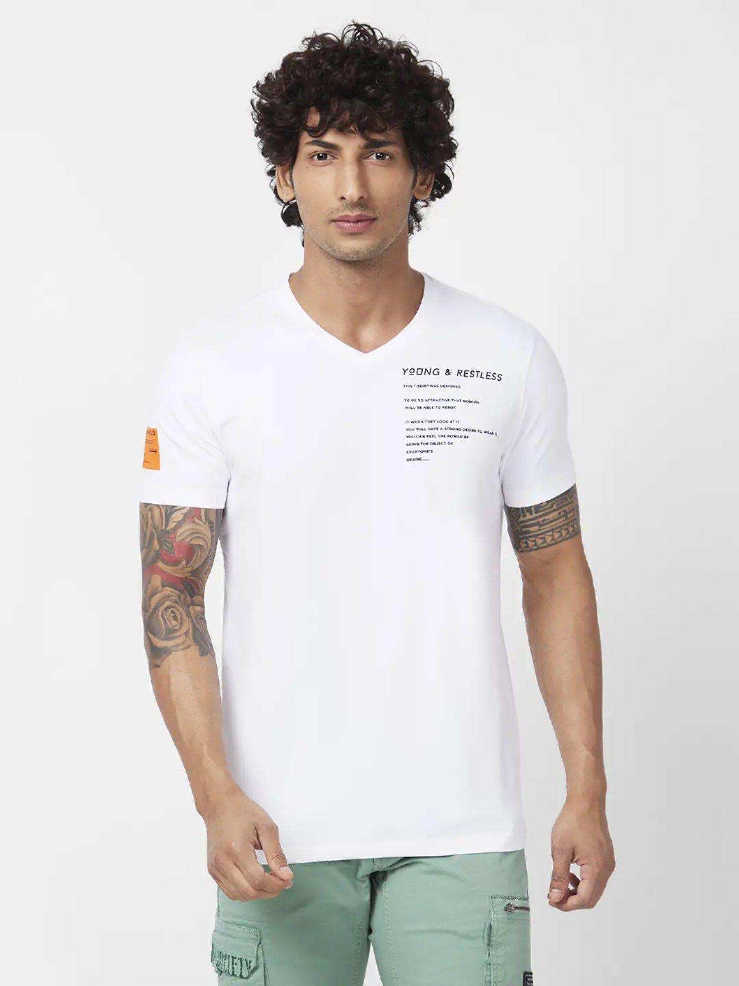men white blended slim fit half sleeve v-neck printed t-shirt