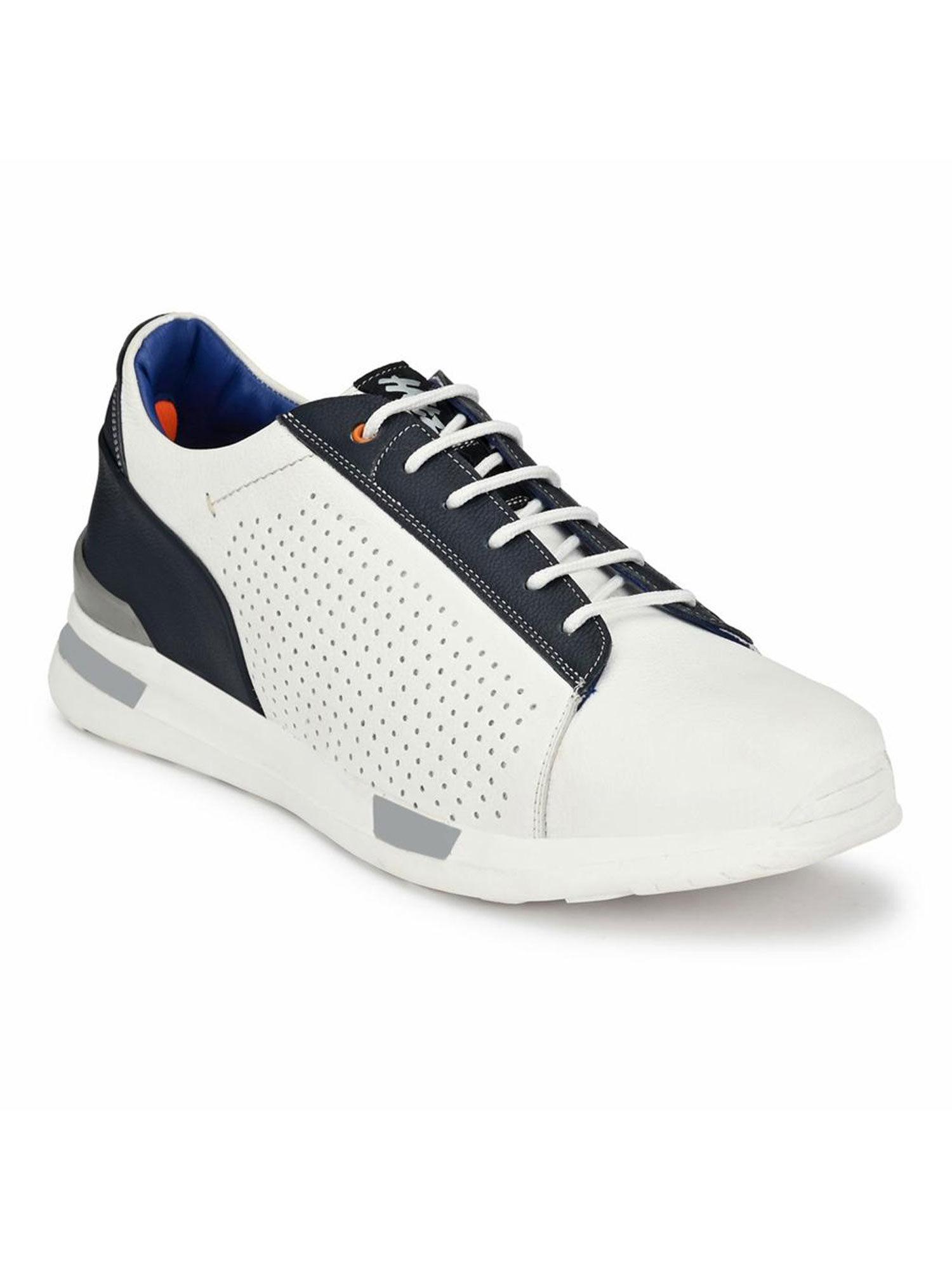 men's white running shoes with haces