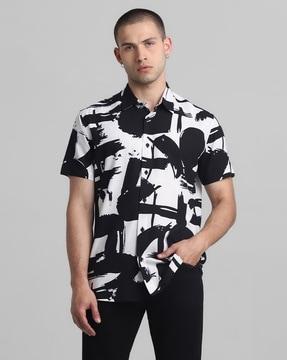 men abstract regular fit shirt with spread collar