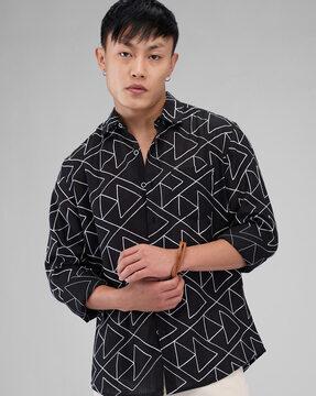 men abstract regular fit t-shirt with spread collar