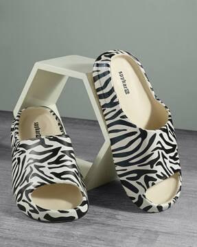 men animal print open-toe slides