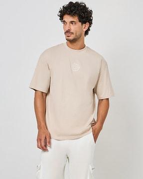 men back printed oversized cotton t-shirt with chest embroidery & mock neck detail