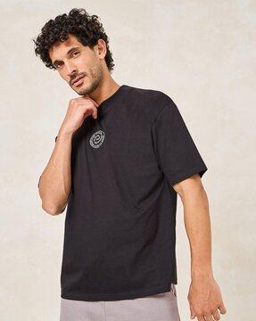 men back printed oversized cotton t-shirt with chest embroidery & mock neck detail