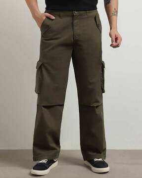 men baggy fit cargo pants with flap pockets