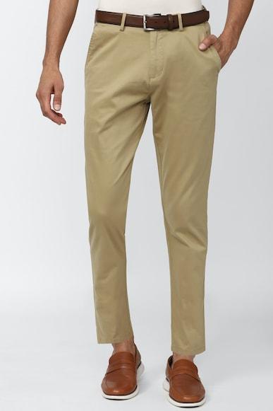 men beige solid carrot fit casual trousers