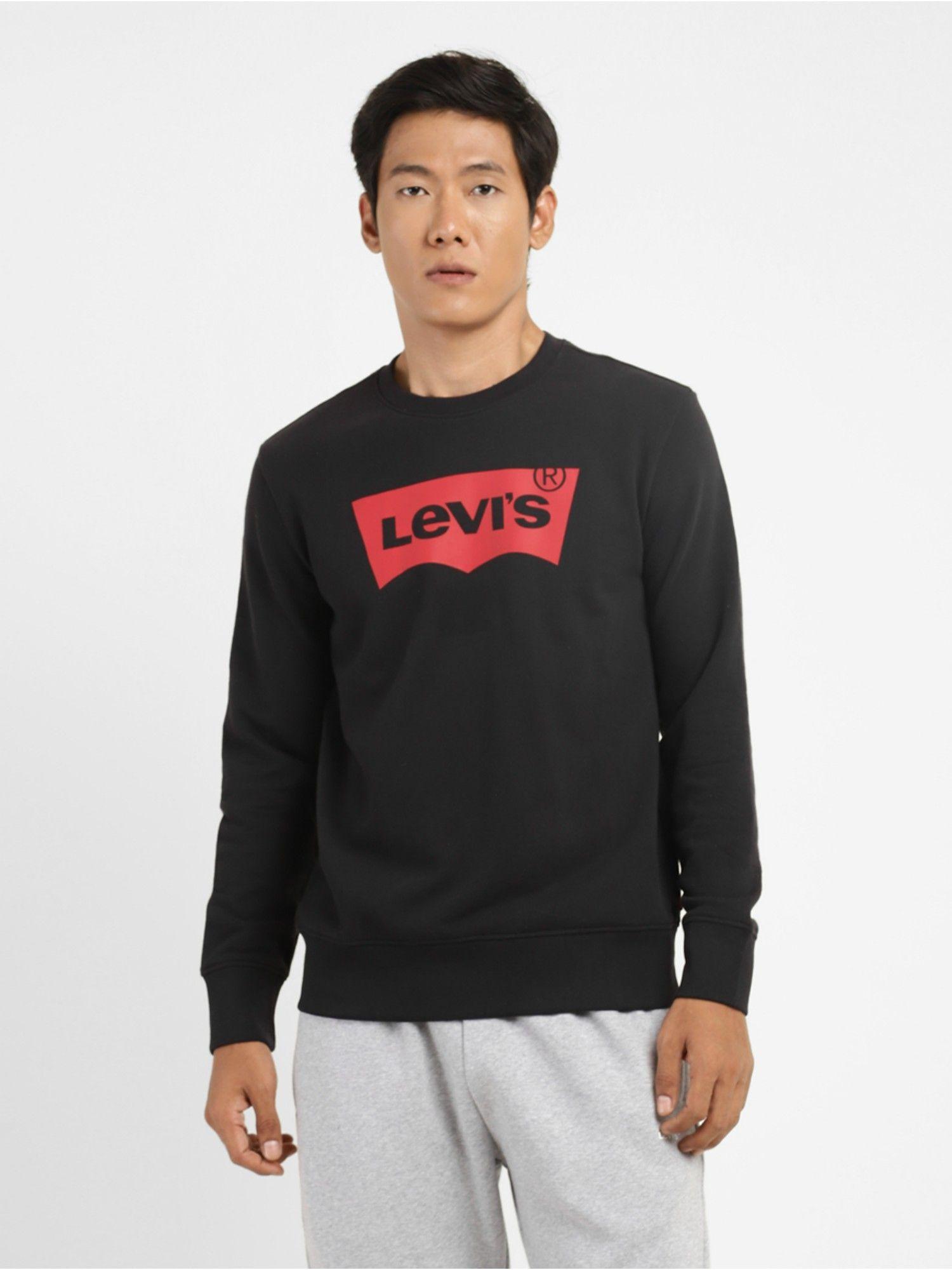 men black crew neck sweatshirt