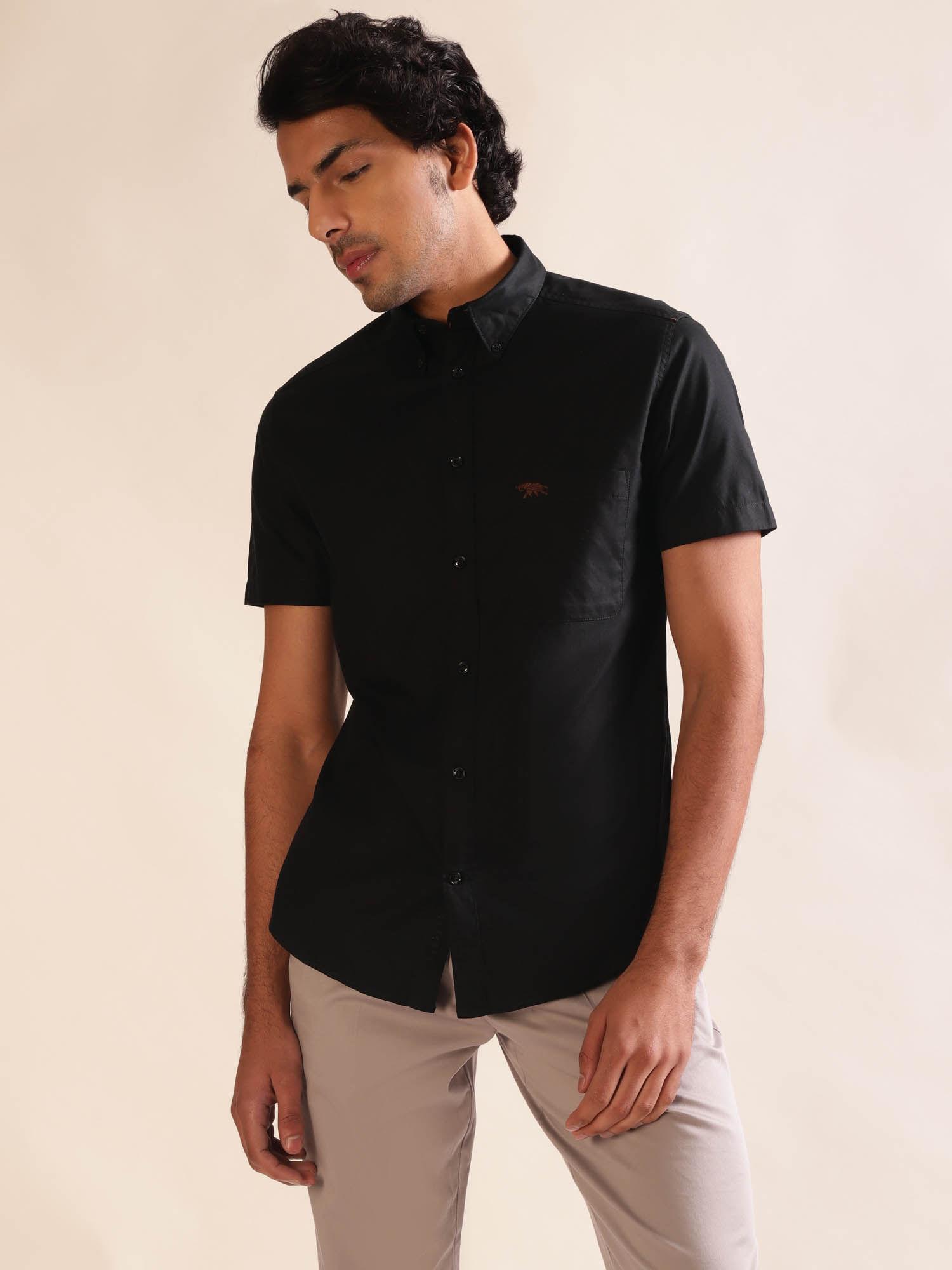 men black half sleeve patch pocket casual shirt