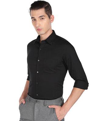 men black self design checked formal shirt
