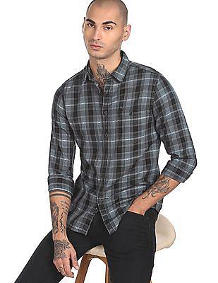 men black spread collar check casual shirt