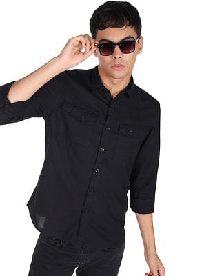 men black spread collar two pocket solid casual shirt