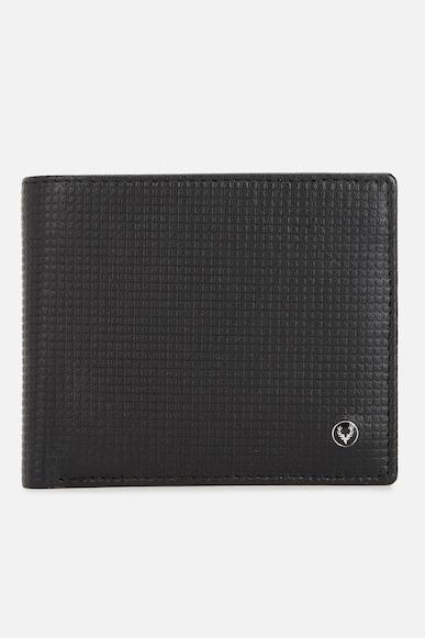 men black textured leather wallet