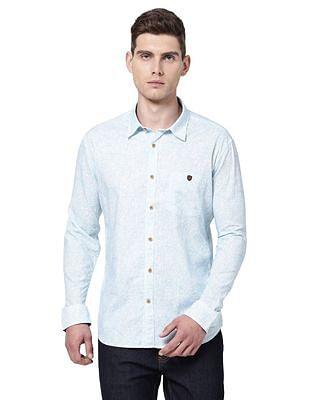 men blue and white spread collar printed casual shirt