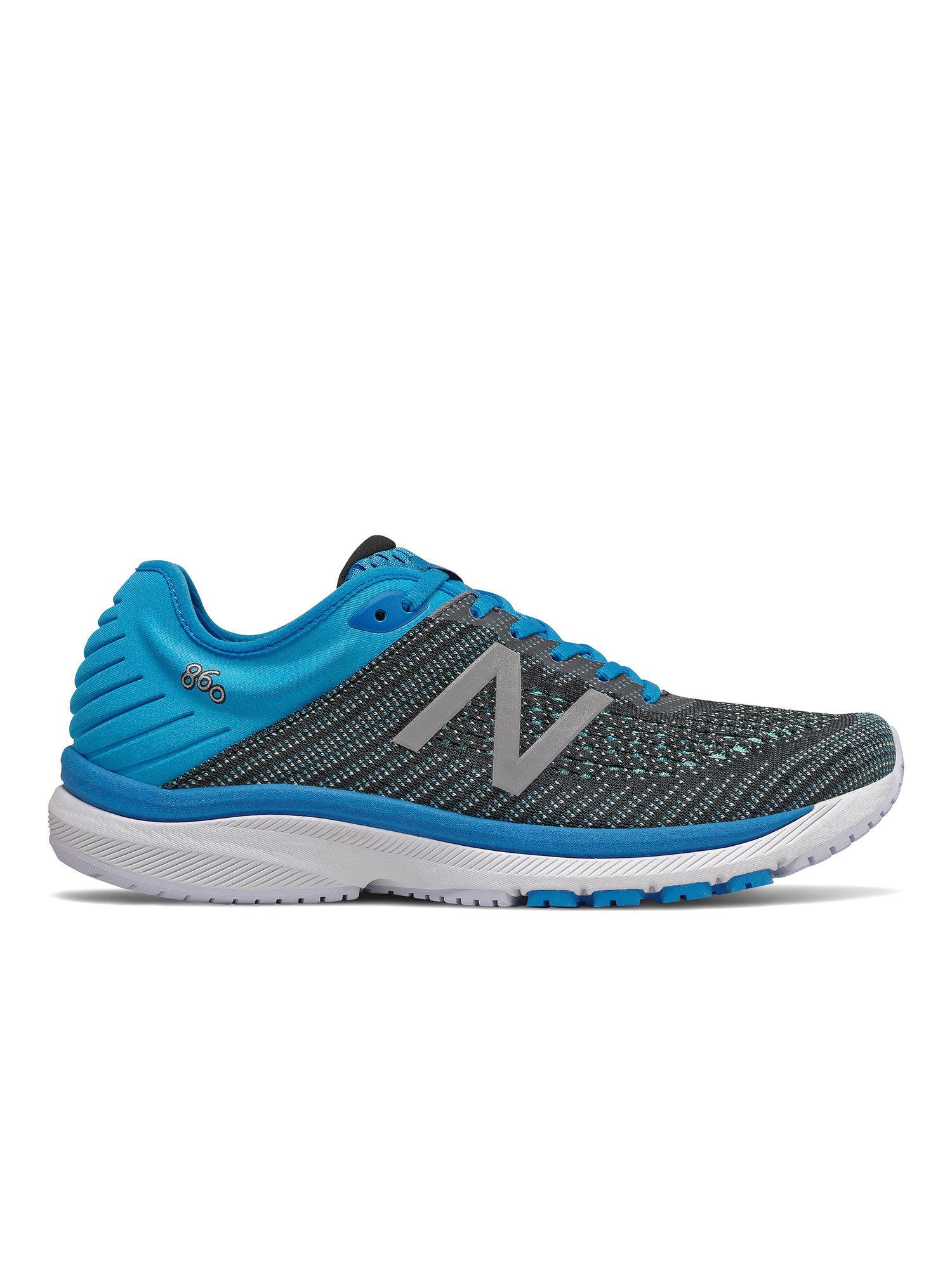 men blue running shoes