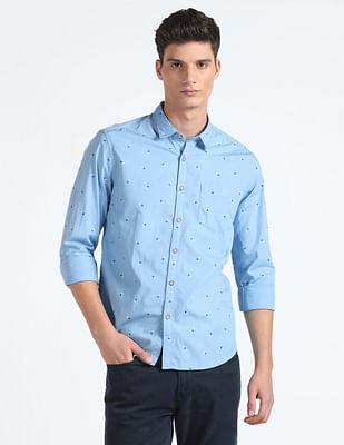 men blue spread collar geometric print casual shirt