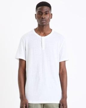 men boxy fit henley t-shirt with short sleeves