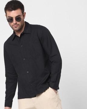 men boxy fit shirt with patch pocket