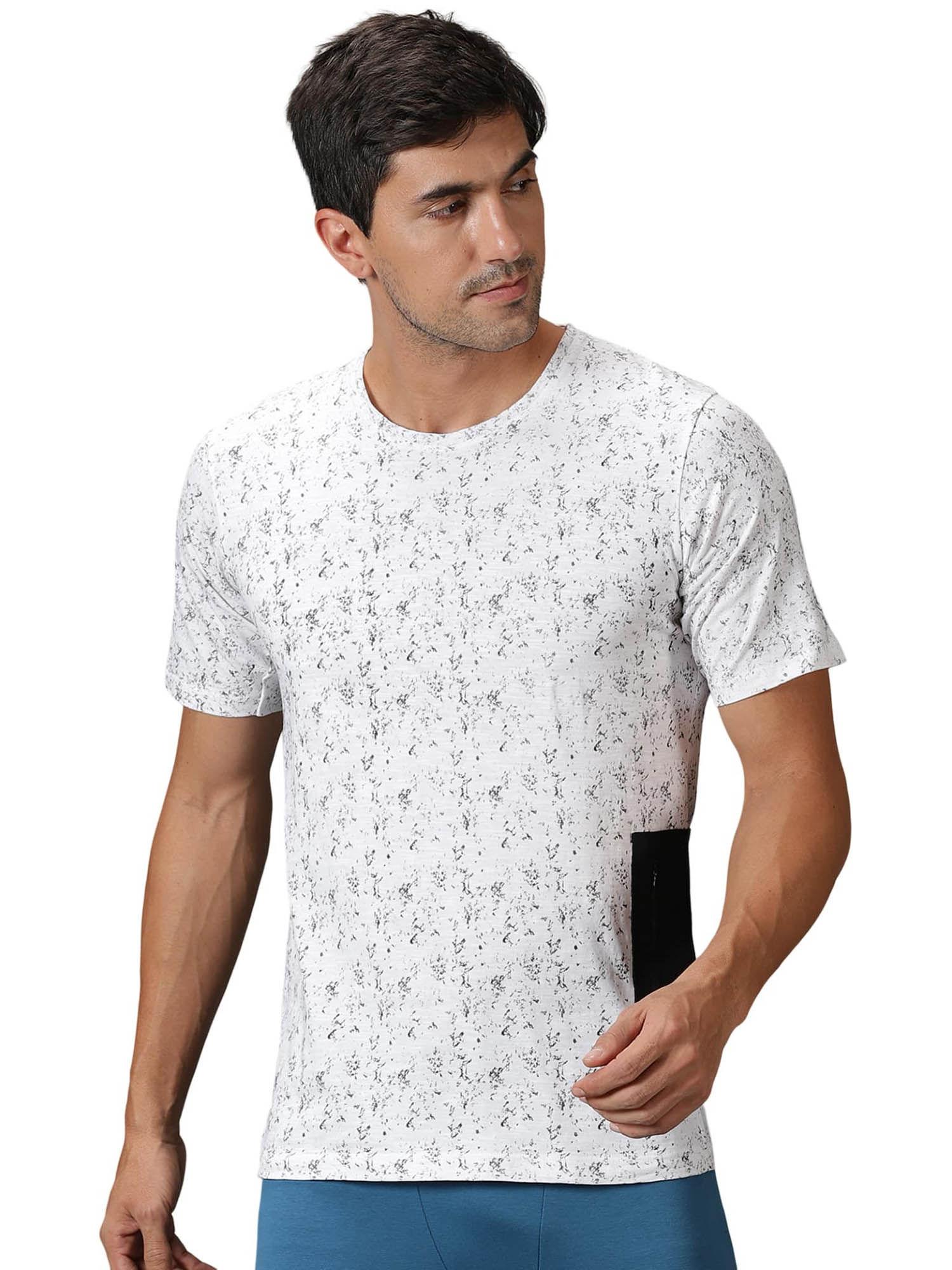 men boxy outdoor t-shirt with side nylon patch pocket