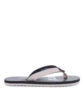 men brand print thong-strap flip-flops