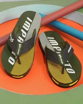 men brand print thong-strap flip-flops