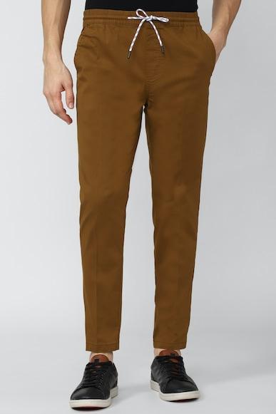 men brown solid carrot fit casual trousers