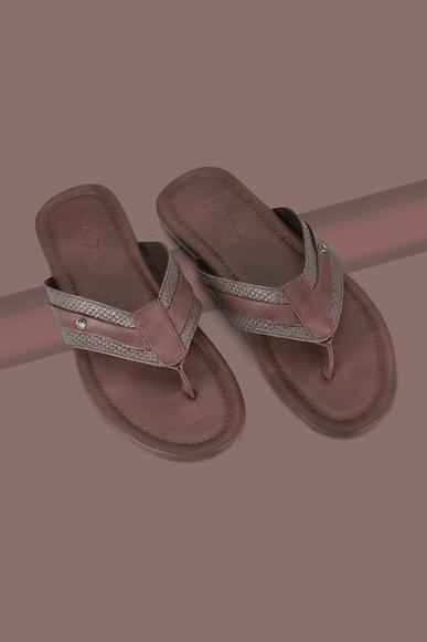 men brown solid flip flops