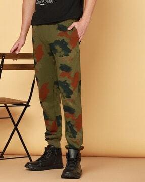 men camouflage print joggers with insert pockets