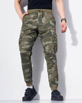 men camouflage print relaxed fit cargo pants