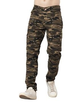 men camouflage print relaxed fit cargo pants