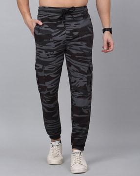 men camouflage print relaxed fit cargo pants