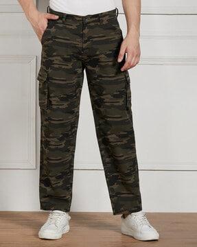 men camouflage print relaxed fit cargo trousers