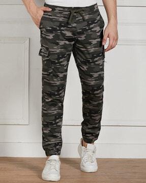 men camouflage print slim fit cargo jogger pants with drawstring waist