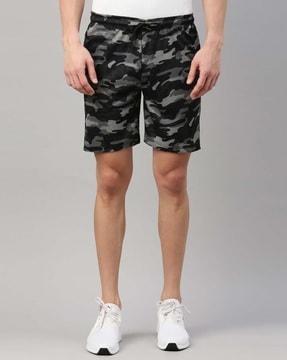 men camouflage print slim fit shorts