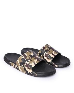 men camouflage print slip-on slides