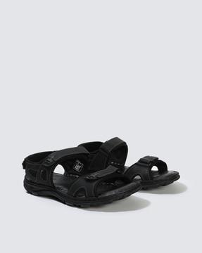 men caual sandals with velcro closure