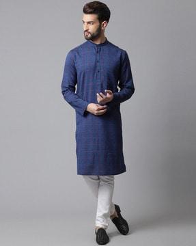 men checked regular fit kurta with patch pocket